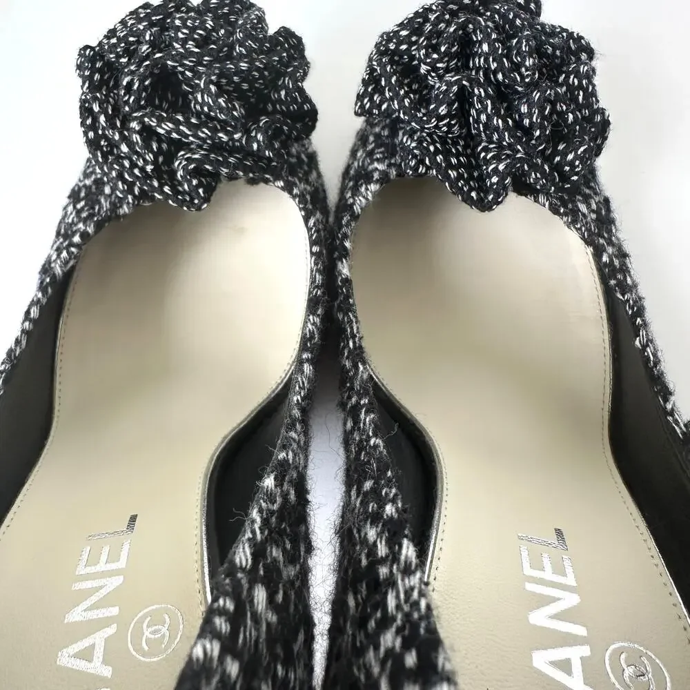 CHANEL 2010 CC Tweed Camellia Flower Heel Pumps Black White IT 38.5